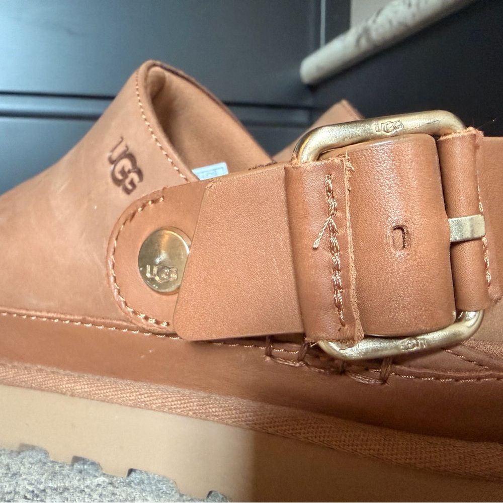 UGG Goldenstar Villa Clog - Picture 3 of 9